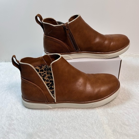 Lands' End Cream and Brown Ankle Boots ๐๐๐ - Picture 2 of 7
